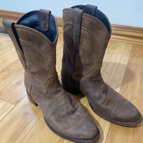 Tecovas: The Earl in Cafe Goat - Picture 2 of 7